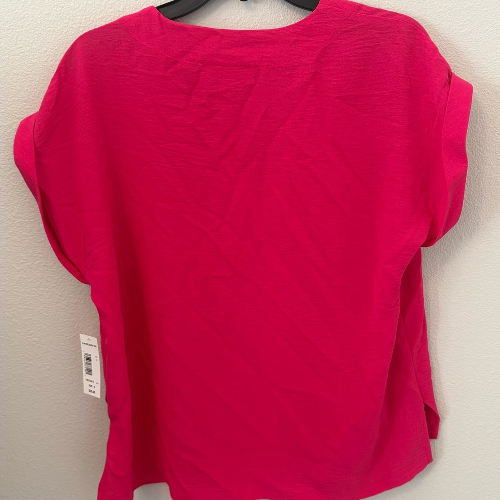 Bobeau Women's Bright Pink V-Neck Tee - Picture 4 of 4